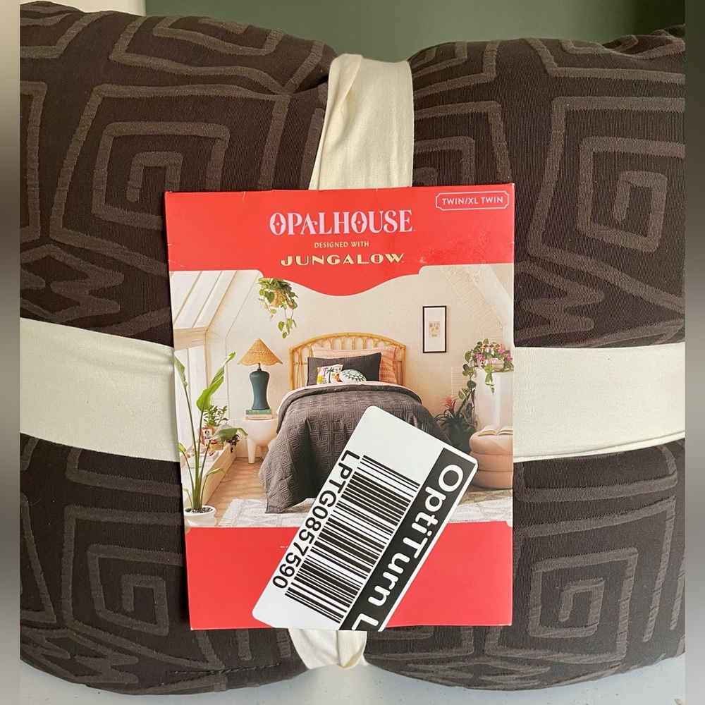 twin / twin xl Opalhouse Jungalow Quilt Set Jacquard Geo Pattern